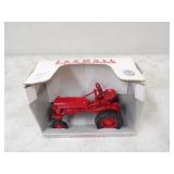 ERTL McCormick Farmall Super A Tractor 1/16th DCM