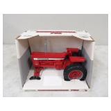 ERTL International 756 1/16th Die Cast Metal Tract