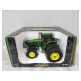 ERTL John Deere 8520 1/16th "Collector Edition",