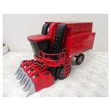 Case IH 2555 Cotton Express 1/16th Metal Die Cast
