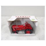 ERTL International Farmall 140 Tractor 1/16th MDC