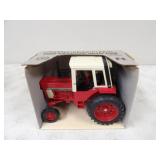 ERTL International 1586 Tractor w/Cab 1/16th Scale