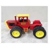Versatile 825 1/16th Die Case Metal Tractor