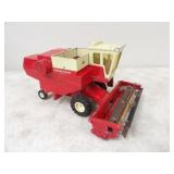 ERTL International Hydrostatic Combine 1/16th,