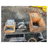 Porter Cable 146AA Circular Saw w/Wood Box &Blades
