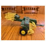 ERTL John Deere Square Baler 1/16 Die Cast Metal