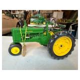 John Deere 1950-1952 B #12 1/16th Scale, Die Cast