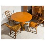 40in. Round Wood Table on WHeels w/3 Chairs