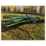 John Deere 15ft. Tandem Disc, Hyd. Cylinder