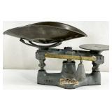 Vintage Penn Scale Cast Iron Balance Scale