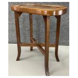 Small Oval Accent Table w/ Stretcher Base