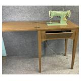 Vintage Singer Sewing Machine in Lift Top Cabinet