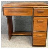 Vintage Singer Sewing Machine in Cabinet