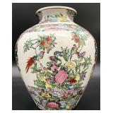 Chinese Hand Painted Famille Rose Porcelain Vase