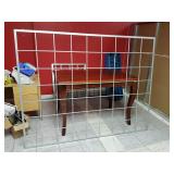 Deux grilles pour vitrine commercial grande
