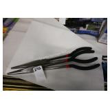 2 long nose pliers (display)
