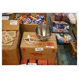 kitchen aid mixing bowls and paddles