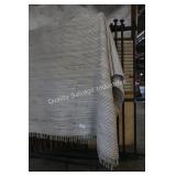 tan & white area rug 9ï¿½x12ï¿½