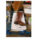 sz 8.5 tall brown boots