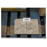 2 wall hanging decor