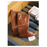 sz9.5 tall brown boots