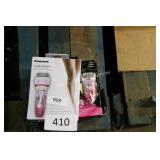 2 electric shavers