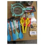 8ct asst stainers/silicone spatulas/spoons/