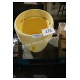 5 med yellow planters