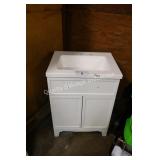 24" white vanity w top