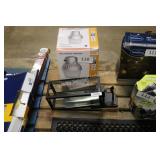 2 outdoor light fixtures