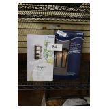 2 outdoor light fixtures