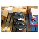 3 crockpot bowls w 2 lids
