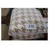 2ct throw pillows