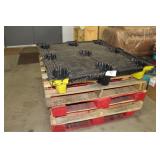 5ct pallets- 1 pastic/4 wooden