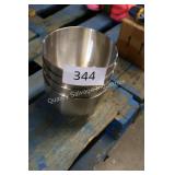 4 kitchen aid mixers & 2 paddles