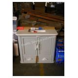 36ï¿½ vanity w top left top chipped