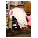 lot of womnes clothes asst sizes