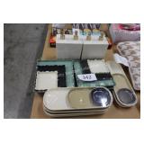 14ct asst tray sets & dual dispenser bottles