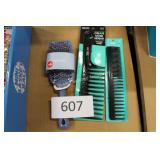 hair brush/volume comb/wide tooth comb