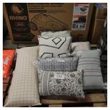 7 asst accent pillows