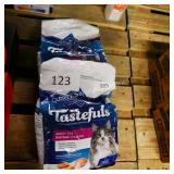 2-5lb blue buffalo cat food 09/25