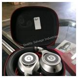 beats headphones (display)