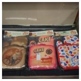 3- 2pc microwave oven gloves (display)