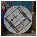 round folding table