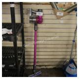 dyson cordless vac - works - no charger