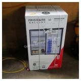 3.2cu ft frigidaire mini fridge