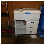 30ï¿½ vanity w top (damage to door & missing leg)