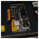2pc klein tool set (display)