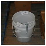 bucket of hook & eye hinges