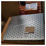 2 aluminum fixture plates